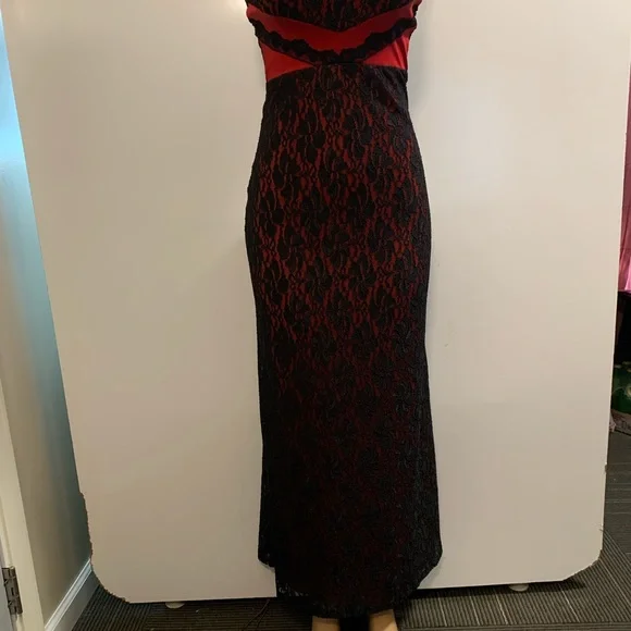 Women junior black- red strapless lace bodycon maxi dress size (M) sleeveless - Picture 2 of 10